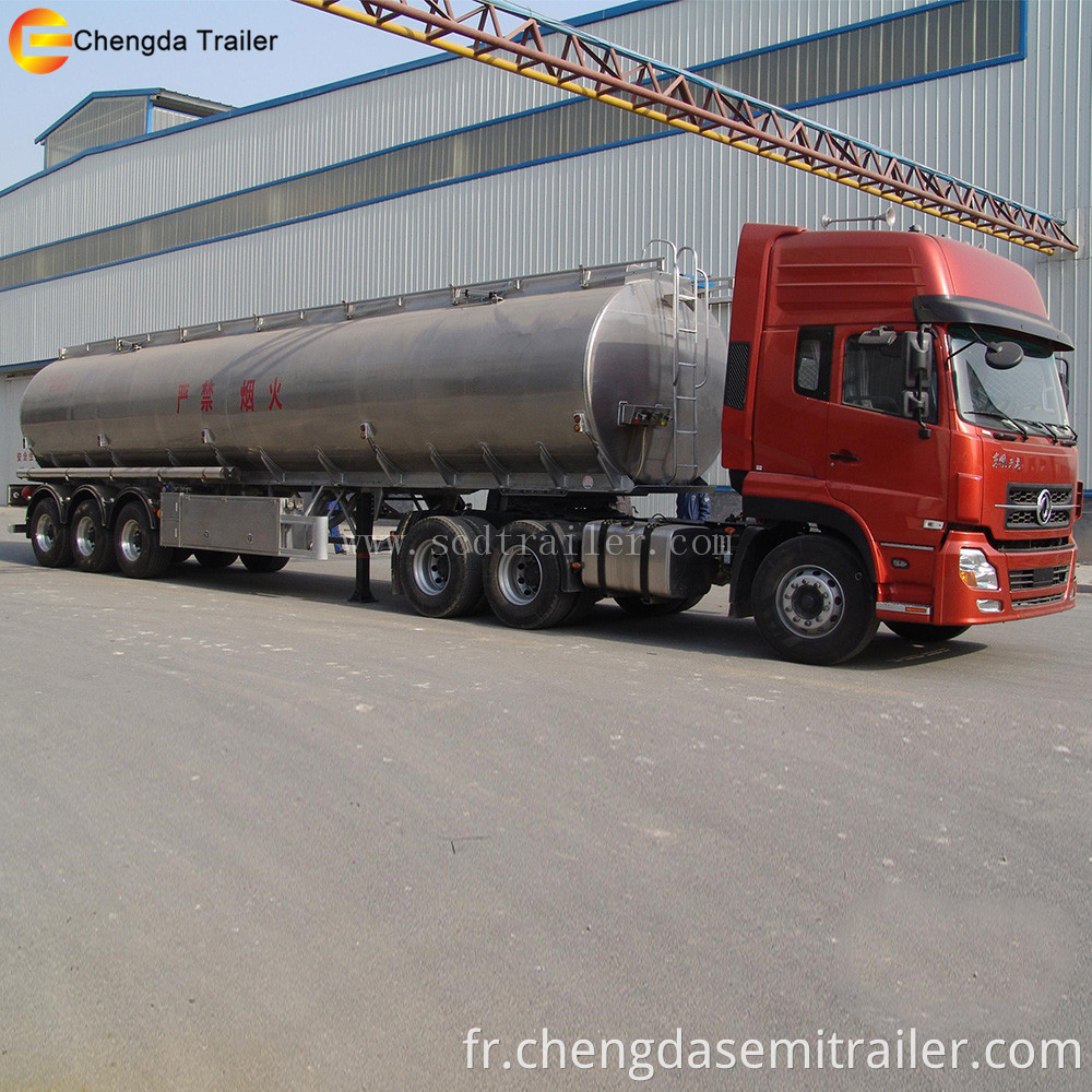 Fuel tanker trailer